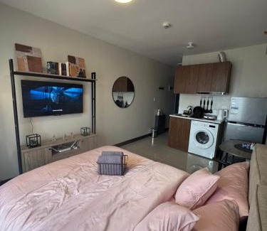 Lapu-Lapu Apartment | Cozy Studio with Pool & Balcony near Mactan Airport