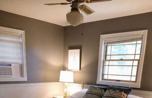 Harbor Springs Ski Chalet | Cozy Summer or Ski retreat w/firepit and hot tub