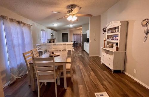 Mead House | "Cozy Times" less than 10 minutes from Lake Texoma and Choctaw Casino