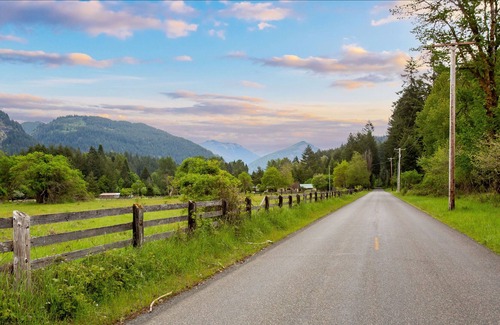 Randle Cabin | Cozy, Tranquil Retreat near Mount Rainier waits for you