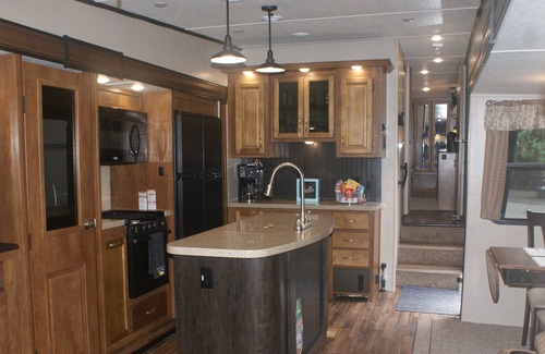 Regional District of Nanaimo House | Cozy Travel trailer on acreage