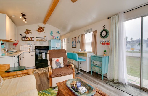 Port Isabel Cottage | Cozy Waterfront Port Isabel Cottage w/Deck!