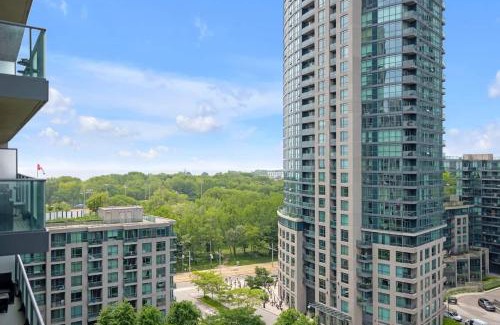 Fort York Apartment | Cozy Waterfront Studio plus Parking by the Bentway