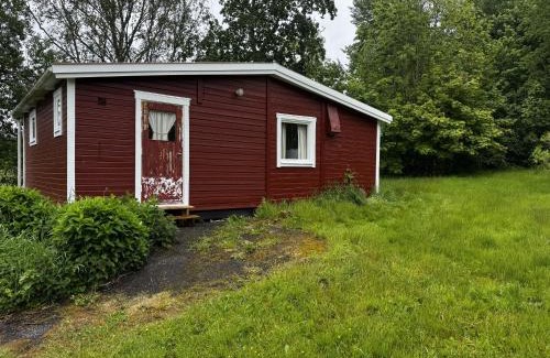 Hallevadsholm House | Cozy wilderness cabin at Kynnefjäll close to lake SE09081