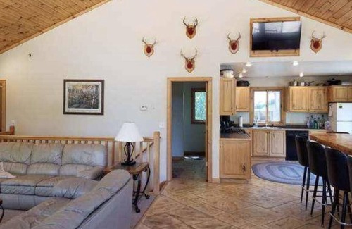 Harrison Cabin | Cozy Winter Cabin Getaway on 80 Acres – Gather, Relax & Adventure Together