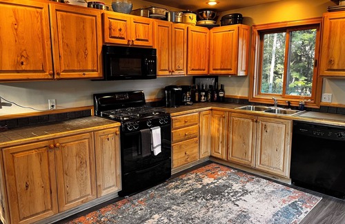 Harrison Cabin | Cozy Winter Cabin Getaway on 80 Acres – Gather, Relax & Adventure Together