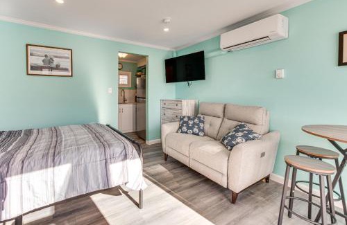York Beach Apartment | Cozy York Studio with Ocean View, Steps to Beach!