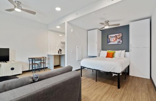 Lockerbie Square Apartment | CozySuites on Mass with garage parking #17