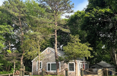 West Yarmouth Cottage | Cranberry Beach Cottage; Minutes to Beach & Ferry