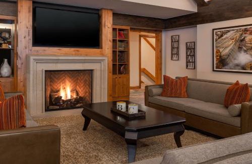 Beaver Creek Apartment | Creekside at Beaver Creek