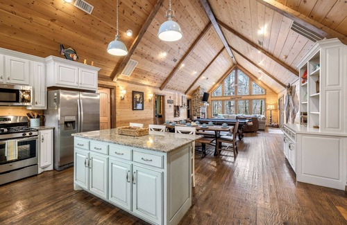 Broken Bow Cabin | Creekside Tango - Seasonal Creek! Pool Table! Pet Friendly! Free Firewood!