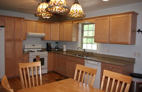 Whittier Cabin | Creekside with a relaxing hot tub/fire pit/grill; close to Casino/GSNP