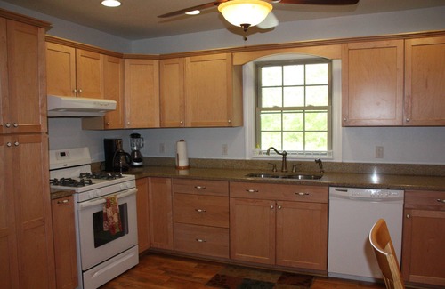 Whittier Cabin | Creekside with a relaxing hot tub/fire pit/grill; close to Casino/GSNP