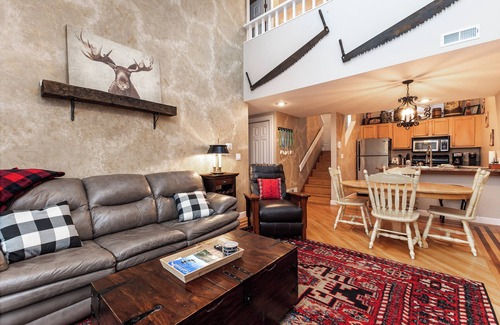 The Galena Territory Villa | Creekwood Galena Vista: Indoor Pools, Fitness Room & Fall Vibes Included