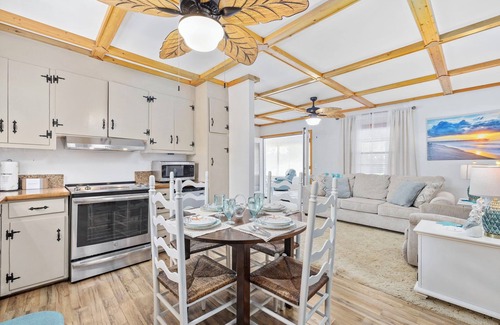 Crescent Beach House | Crescent Moon - 2BR Cottage Close to Beach and Shops