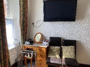 Dingwall House | Cromarty View Guest House Accommodations & B&B