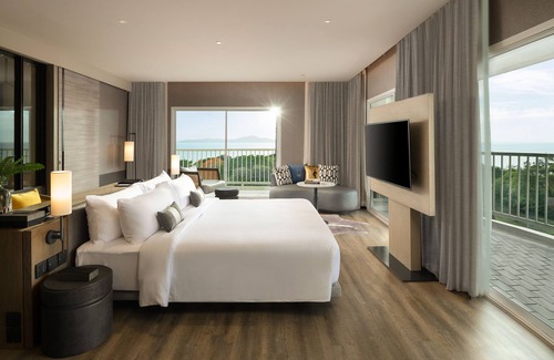 Pratumnak Hill Hotel | Cross Pattaya Pratamnak