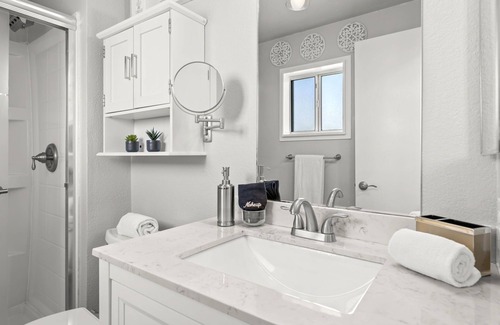 Village Park Four House | Crosstown Classic with Spa minutes to Sloan Park