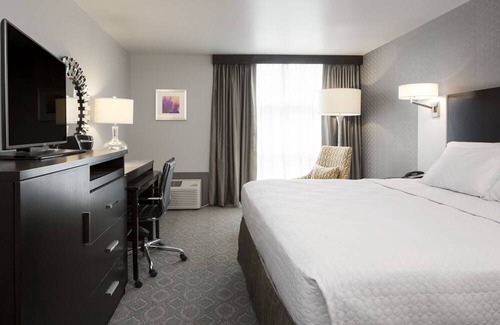 Burr Ridge Hotel | Crowne Plaza Chicago SW - Burr Ridge, an IHG Hotel