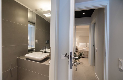 Nikiana Hotel | Crystal Waters