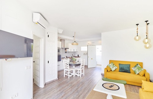 Calahonda Apartment | Cubo's Algaida Arena y Sal / beachfront / free WIFI
