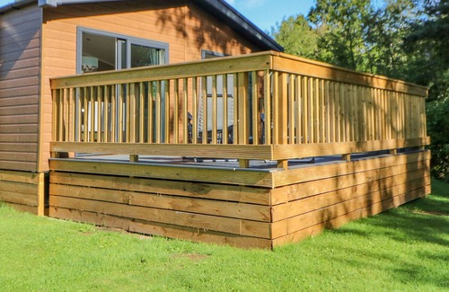 Kiplin Cabin | CUMBRIA, family friendly, with hot tub in Scorton, Richmond