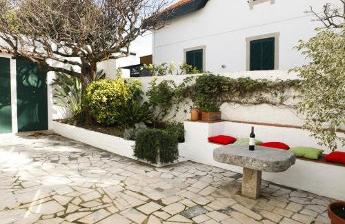 Estoril Apartment | Cushy Apartment with garden in Estoril