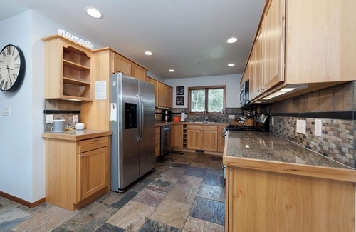 Columbine Lake House | Custom Home with Large Deck on an Acre - Amazing Views - 3 miles to Purg