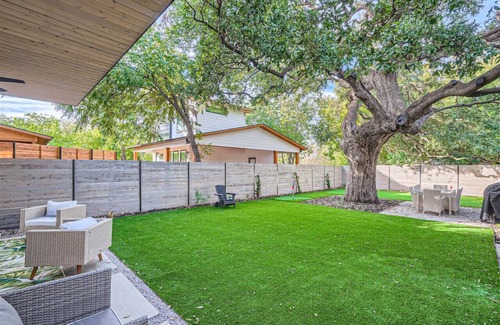 South Manchaca House | Custom New Build Central Austin Home Mins to DT