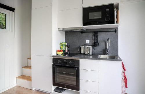 Tyreso Apartment | Cute and Cozy Guesthouse near Water