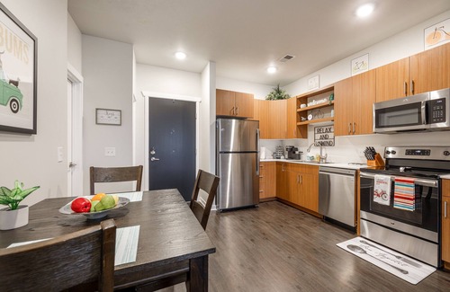 Traverse City Condo | Cute Condo | TART Trail | Bikes | AC | Downtown |