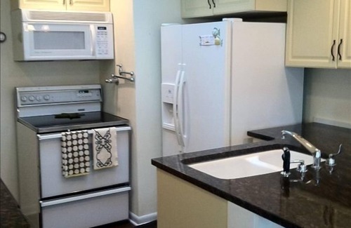 Holland Cottage | Cute cottage-Lake Macatawa views! Now booking Summer 2024.