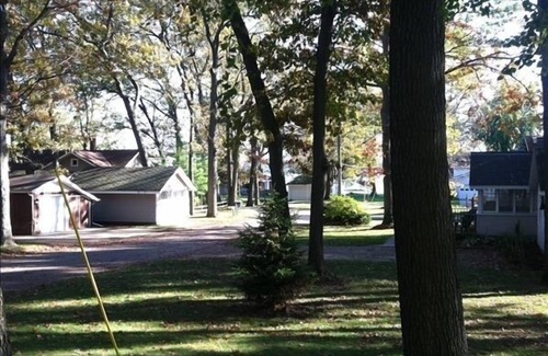 Holland Cottage | Cute cottage-Lake Macatawa views! Now booking Summer 2024.