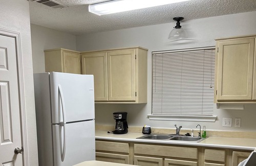 Gulfport Cottage | Cute Cozy Cottage near beaches sleeps 4