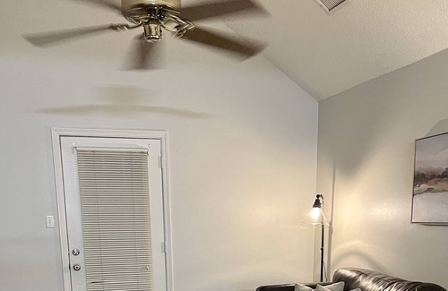 Gulfport Cottage | Cute Cozy Cottage near beaches sleeps 4