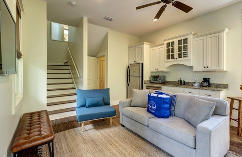 Santa Rosa Beach House | Cute little Cottage! Perfect Getaway! 2 Pools! SLEEPS 4 w/BEACH CHAIRS!