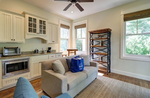 Santa Rosa Beach House | Cute little Cottage! Perfect Getaway! 2 Pools! SLEEPS 4 w/BEACH CHAIRS!