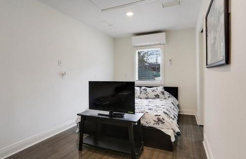 Treme Apartment | Cute Studio 7blocks from French Q steps to Jazz venues, free gated parking included