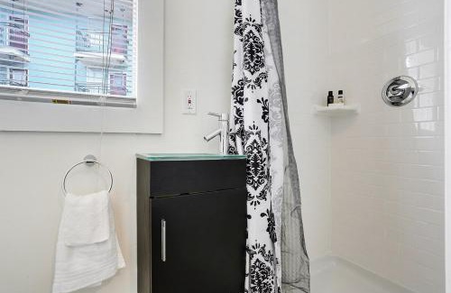 Treme Apartment | Cute Studio 7blocks from French Q steps to Jazz venues, free gated parking included