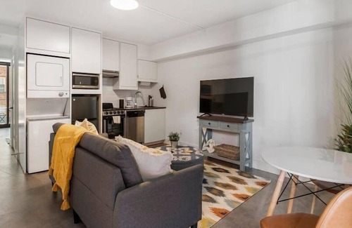 Virginia Highland Apartment | Cute Studio with Queen Bed, City Walkable!