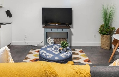 Virginia Highland Apartment | Cute Studio with Queen Bed, City Walkable!