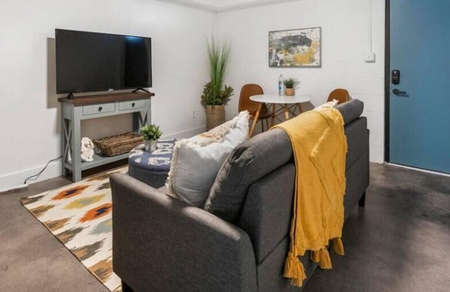 Virginia Highland Apartment | Cute Studio with Queen Bed, City Walkable!