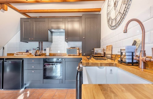 Cribyn Cottage | Cwtch Honey - UK49792