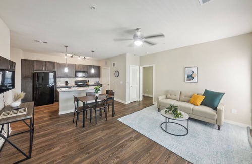 Downtown Houston Apartment | Cypress 10308I Modern 2Bd Apt I Secure Property