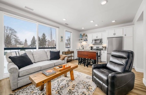 Traverse City Condo | Cypress Parkside Condo - Dog Friendly!