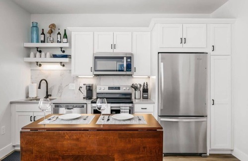 Traverse City Condo | Cypress Parkside Condo - Dog Friendly!