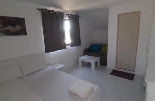 Corbu House | Dă-i pace