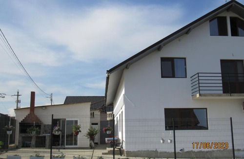 Corbu House | Dă-i pace