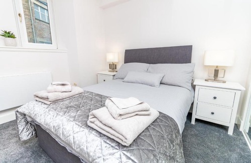 Dundee Apartment | D'City Apartment, up to 5 guests