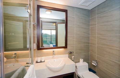 Bai Chay Hotel | D'Lioro Hotel & Resort